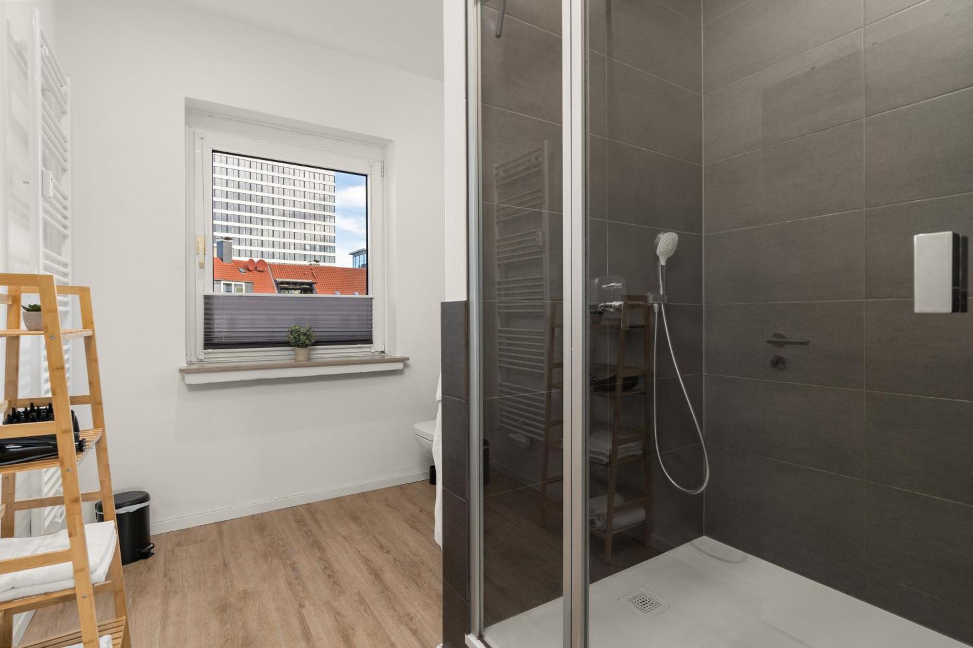 Homely-Apartment Manhattanart, Zentral, Parkplatz, Billard,Ps4, Dart, Balkon Bielefeld Exterior foto